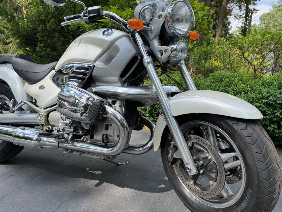BMW r1200c Montauk "Bond"