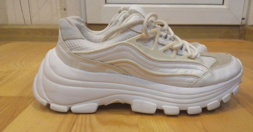 Продам женские демисезонные очень легкие кроссовки Zara TRF Wite  Ориг