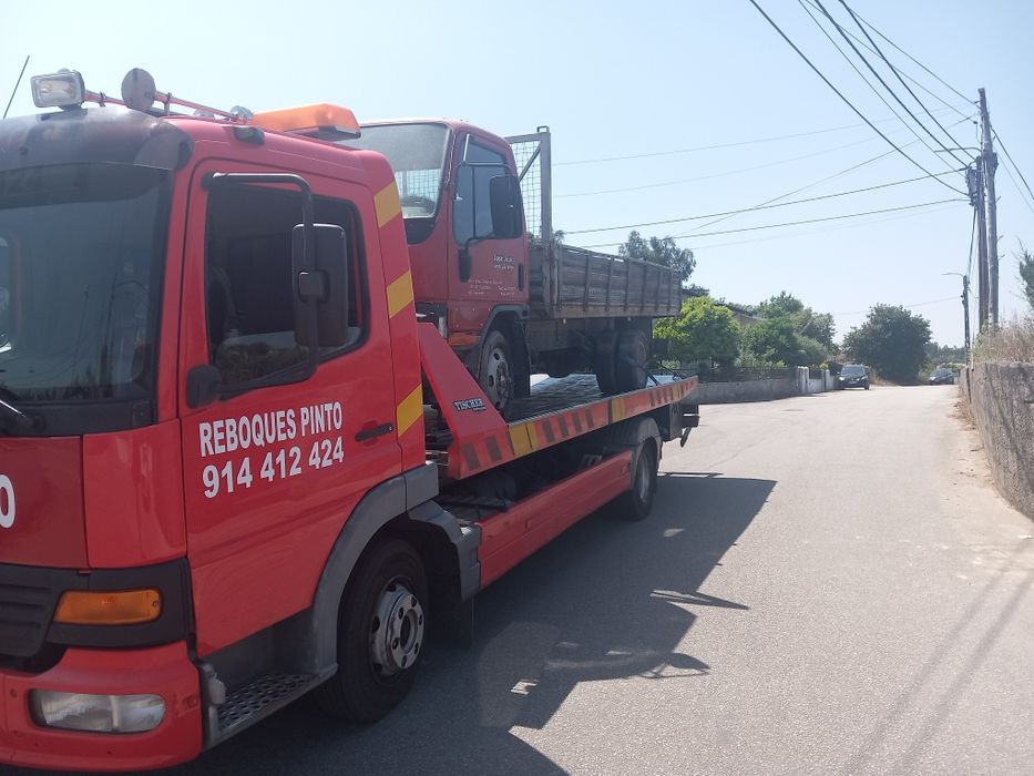 Serviços reboque,  pronto socorro, guincho...etc