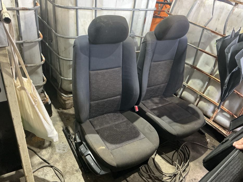 Conjunto de 2  bancos   Frente Bmw e46 touring ano 2002