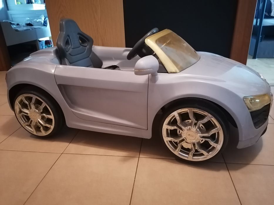 Samochód Audi na akumulator