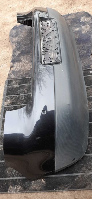 Zderzak tył vw golf V hetchbeck z czujnikami park. kod lakieru LC9Z