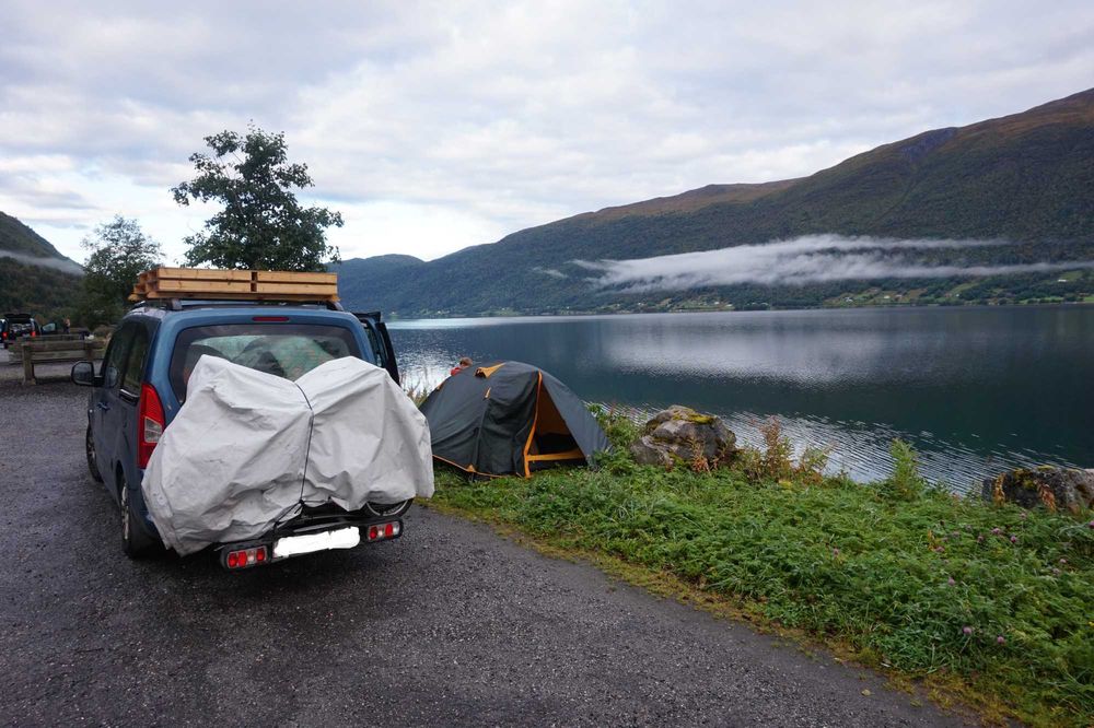 Bagażnik rowerowy na hak platforma Amos 3 rowery odchylany