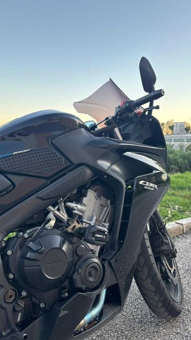 Mota CBR 650F e mochila da alpinestars