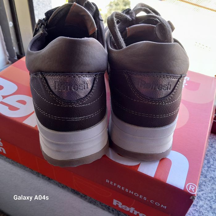 Sapatos da marca Refresh