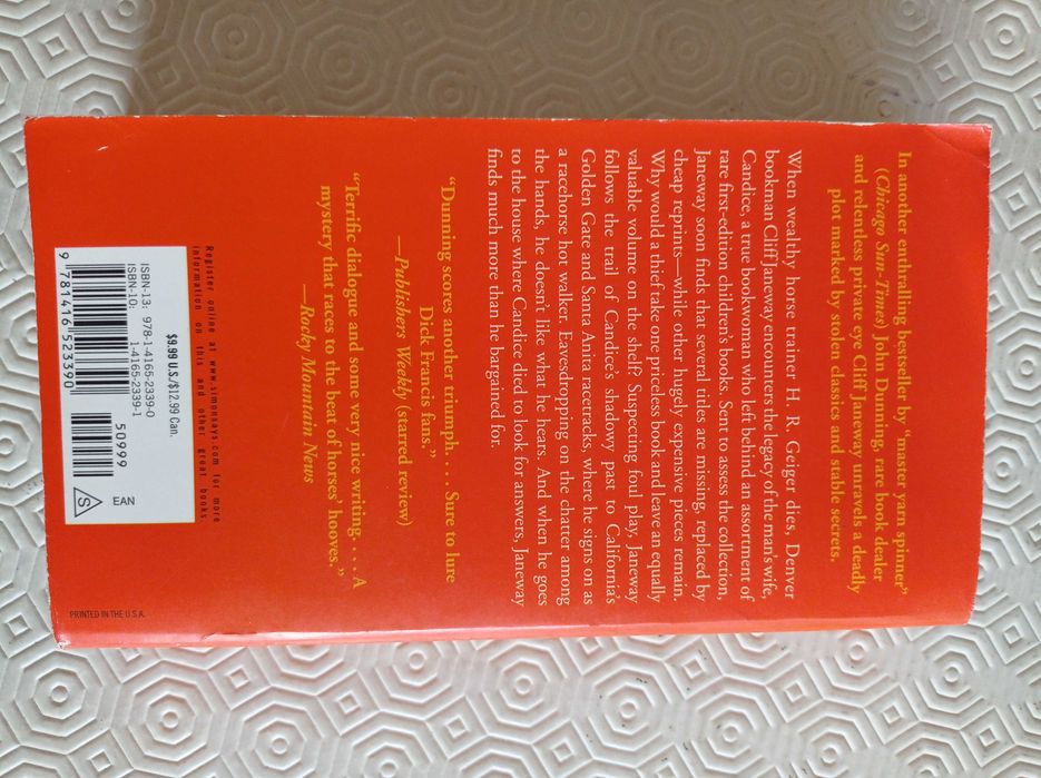 Livros em inglês de John Grisham, Joel Rosenberg e John Dunning