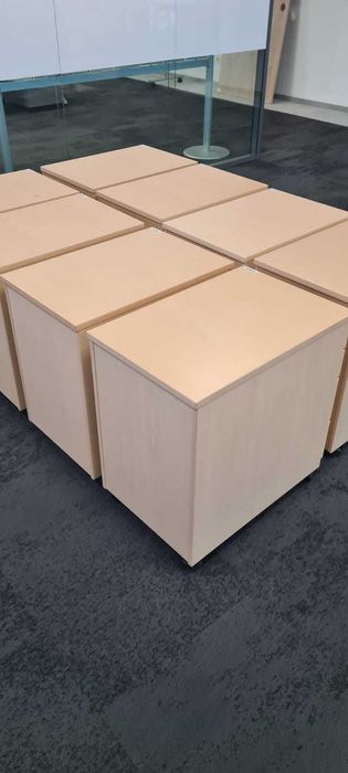 Kontenerek pod biurko KINNARPS jezdny na kółkach kontenerki biurowe