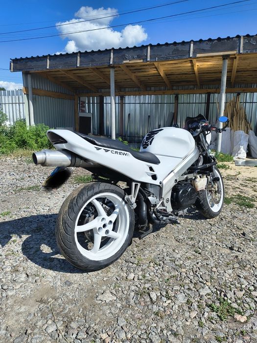 Honda vfr 750 rc36 naked