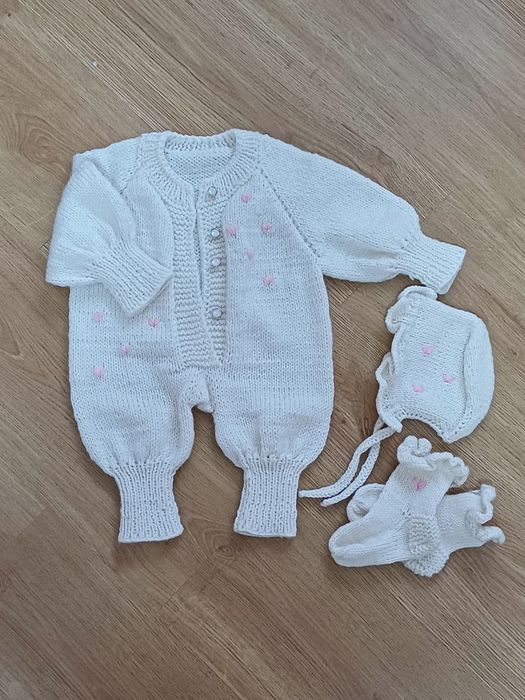 Продам в'язаний тепленький набір!в подарунок зефірна в'язана шапочка!