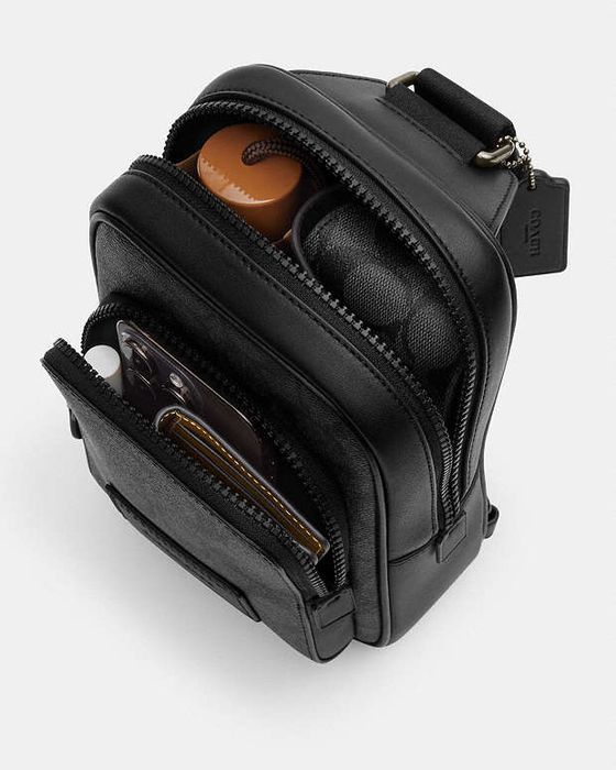 バッグ COACH Track Pack Signature Canvas Coach Track Pack In Signature Canvas: 7 399 грн. - Кожаные сумки