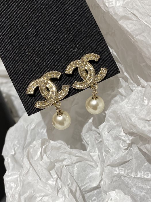 CHANEL® Luksusowe perły CC® kolczyki ekskluzywna biżuteria