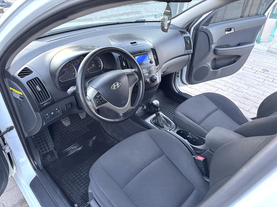 Продам хюндай i30 1.6 газ не крашен