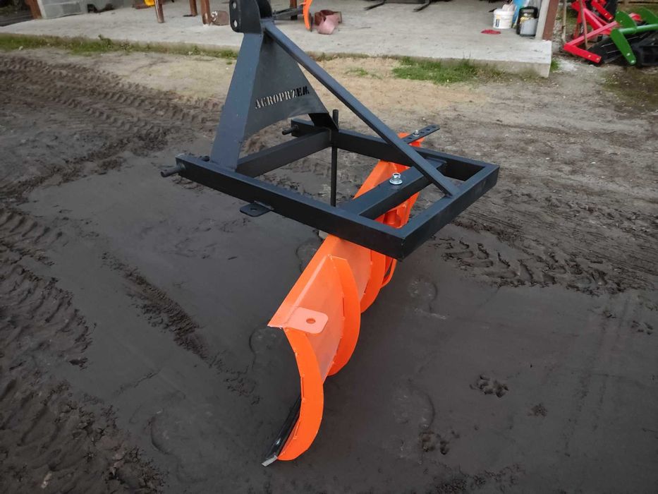 Pług śnieżny do ciagnika rolniczego obrotowy do śniegu