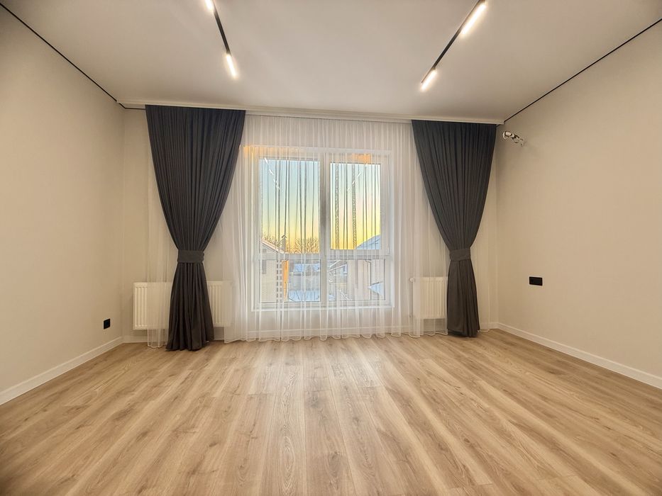 Таунхаус з готовим дизайнерським ремонтом.