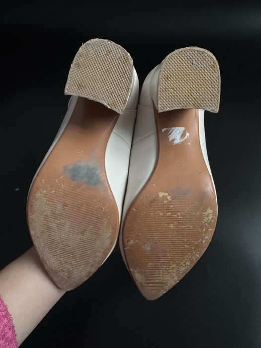 Жіночі туфлі у бежевому кольорі