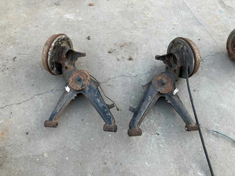 BMW E30 wahacz tylny lewy prawy wahacze tylne bębny Komplet