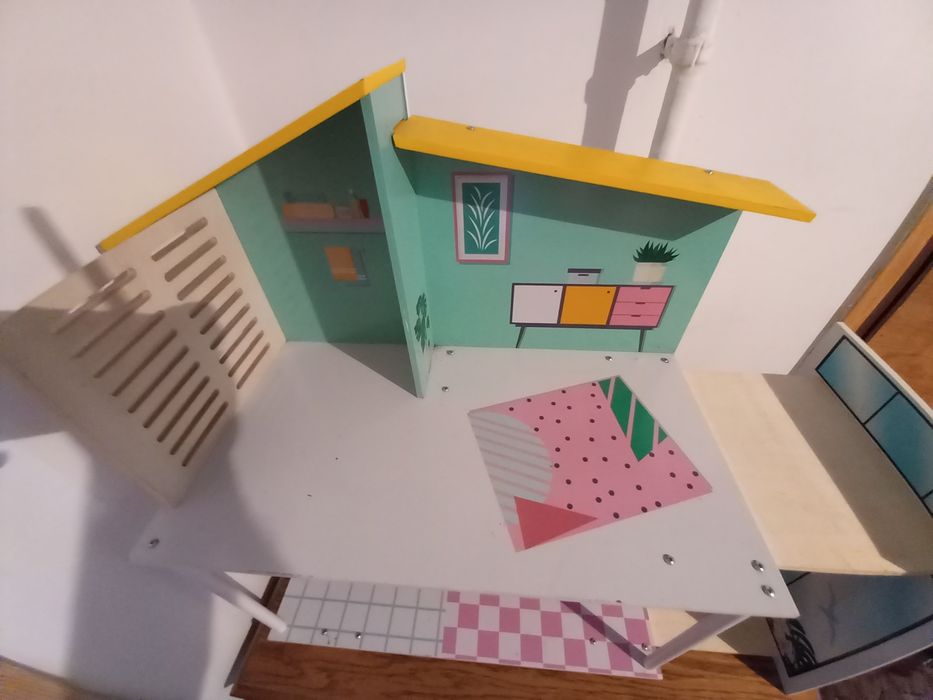 Sprzedam zabawkowy domek dla lalek  wysokość 68 cm