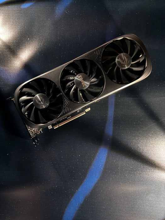 Zotac RTX 4070 Super amp holo (Аналог rtx 5070