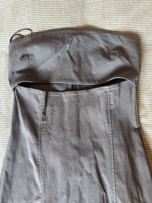 Vestido justo cinzento