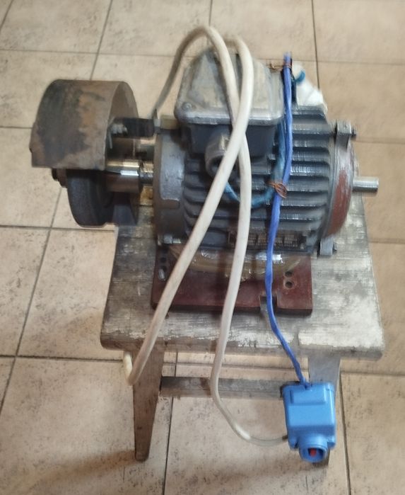 Заточной шлифовальный станок. Нождак.