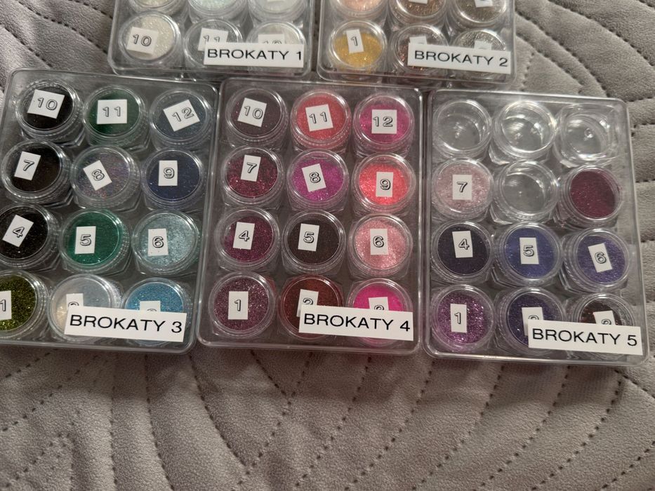 Zestaw do stylizacji paznokci brokaty/ posypki