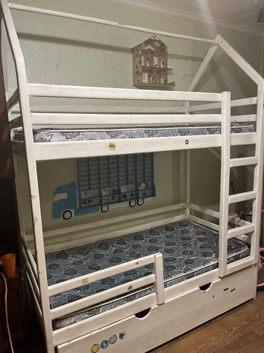 Двух поверхове ліжко