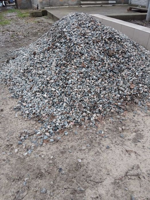 Продам песок и щебень.