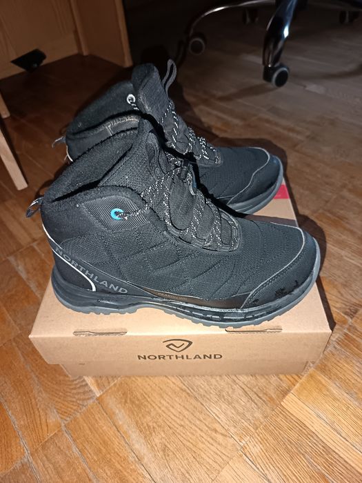 Продам детские термоботинки нортланд