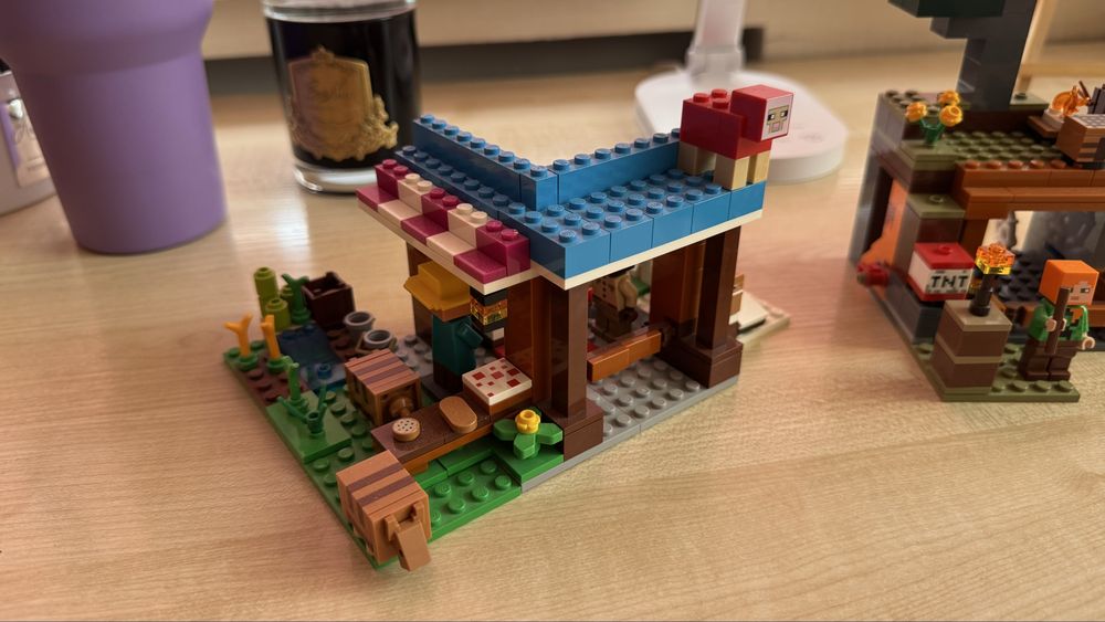 Продам Lego 21184