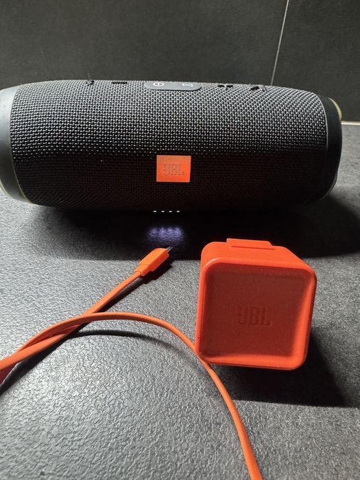 Колонка портативна jbl charge 3 стан нової