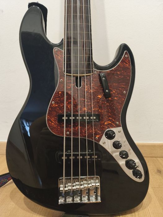 Marcus Miller V7 Alder-5 FL BK 2nd Gen
Vendo este baixo