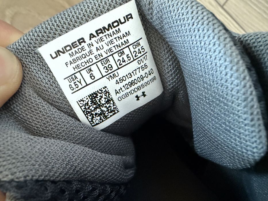 Кросівки Under Armour 39 розмір