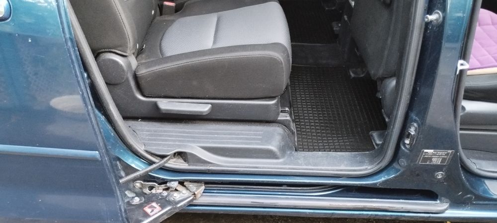 Автомобіль Mazda 5, 2006 року