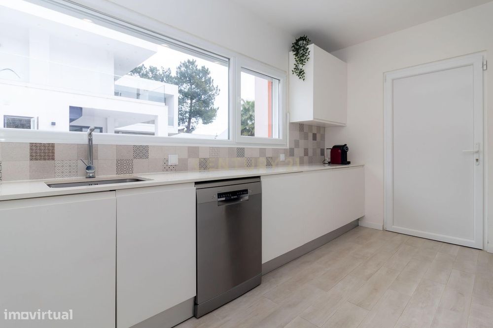 Moradia T4 Nova - Com Piscina - Nova