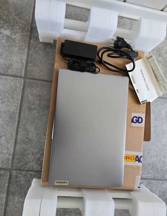 Zamienię na Xbox Series X- Laptop Lenovo Idea Pad Slim Ryzen 2,4Ghz Radeon 610m 512GB SSD Win11 gwar.21m z OleOle / Bytom