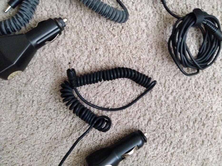 Carregadores telemóveis Nokia de 220v e de carro.
Alguns são novos.
Ta