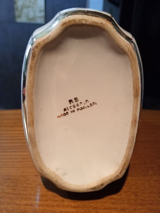 Garrafa antiga de loiça de Alcobaça