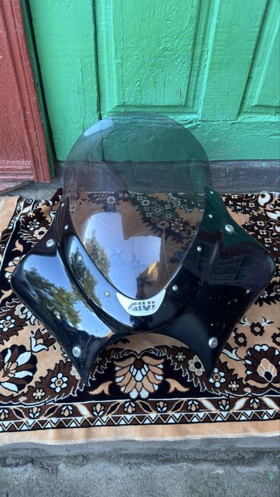 Продам вітровик Givi