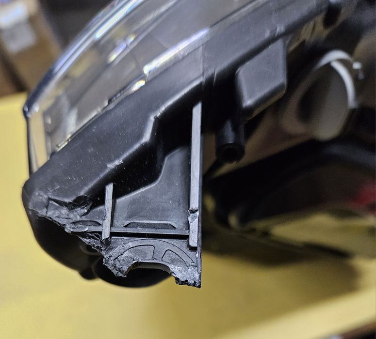 Citroen C4 Picasso Grand nowa przednia lewa lampa Bi-xenon Hella