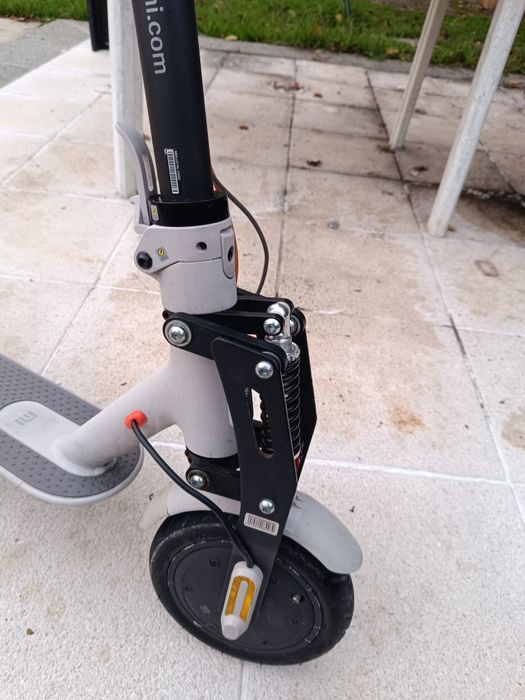 Xiaomi Mi Electric Scooter 3 com amortecedor
Amortecedor 
Pastilhas tr
