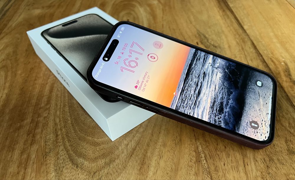 iPhone 15 Pro Max 1Tb Naturalny tytan Idealny + etui FineWoven
