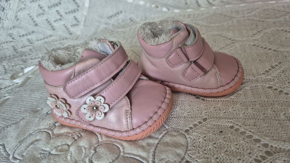 Пальто для дівчинки 3-6 і 18 міс. Топики 19 розмір - все за 200 грн