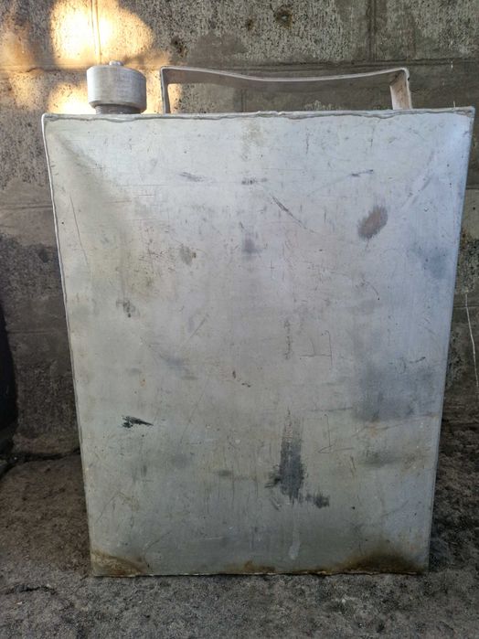 Каністра металева