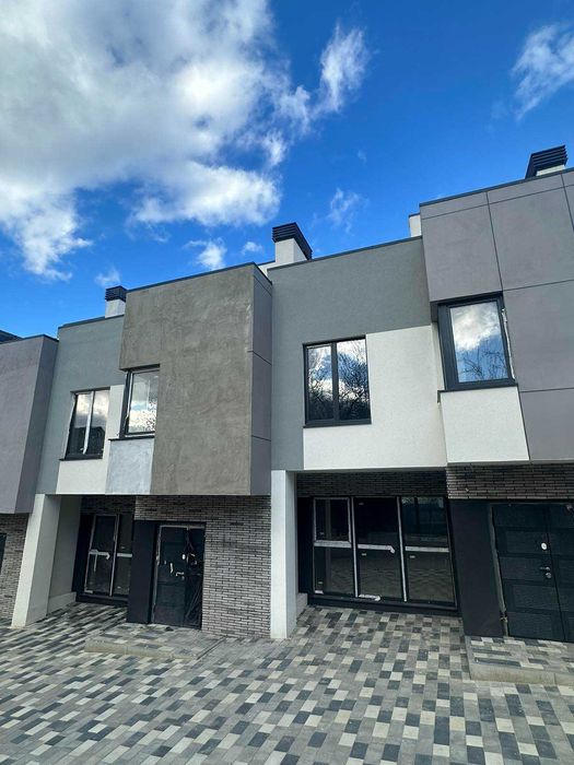 Таунхаус в стилі хай-тек, єоселя