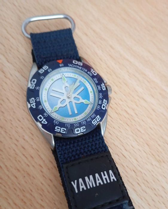 Relógio original da Yamaha para actividades aquáticas à prova de água