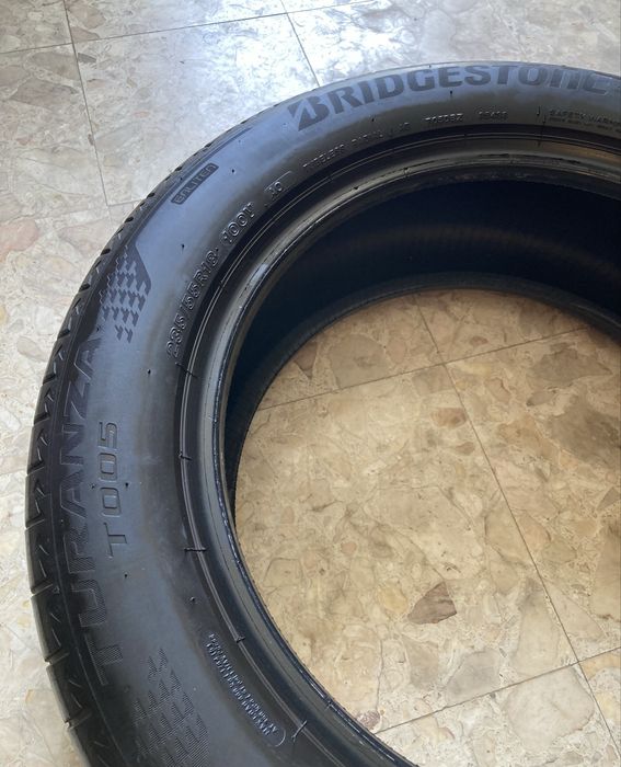 235 55 R 18 Bridgestone Turanza Enliten 80%Piso Pneus