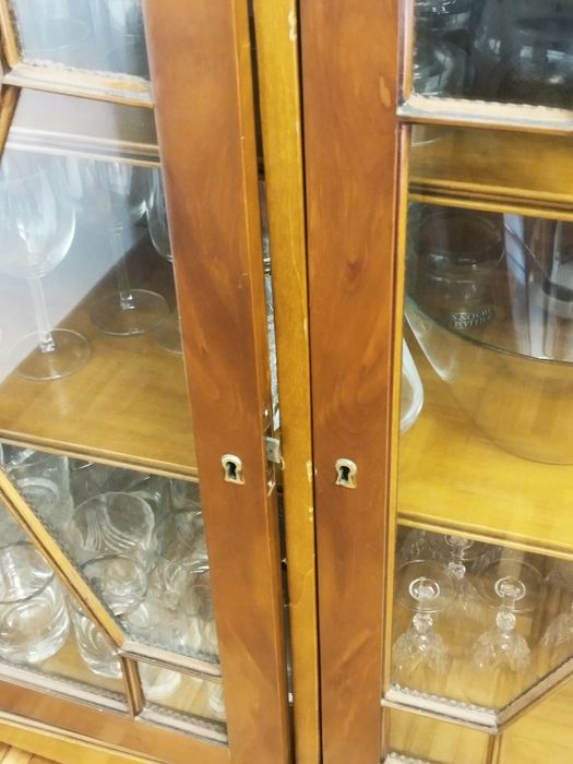 Cristaleira/armário