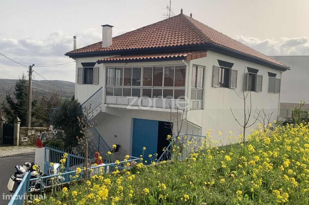 Moradia T3 com Galeria e Terreno