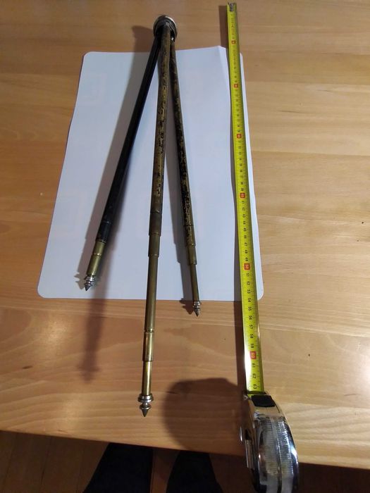 Stary mosiężny statyw fotograficzny