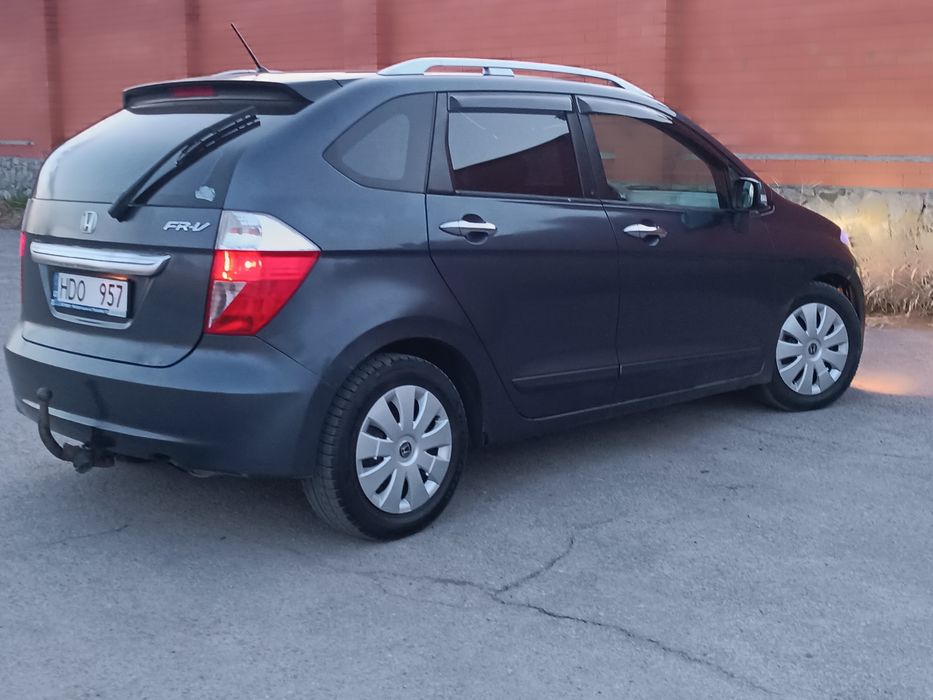 Продам Honda FR-V . Год 2005. 6 мест